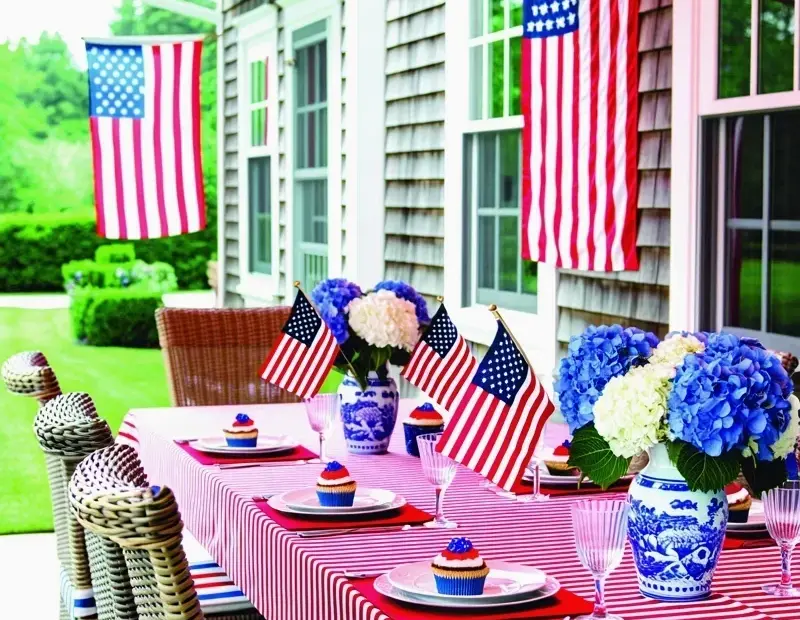 July 4th Outdoor Tablescape Ideas for a Patriotic Porch Party